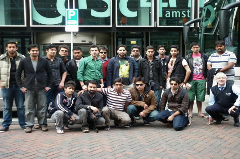 599640_373923379345529_265598323_n